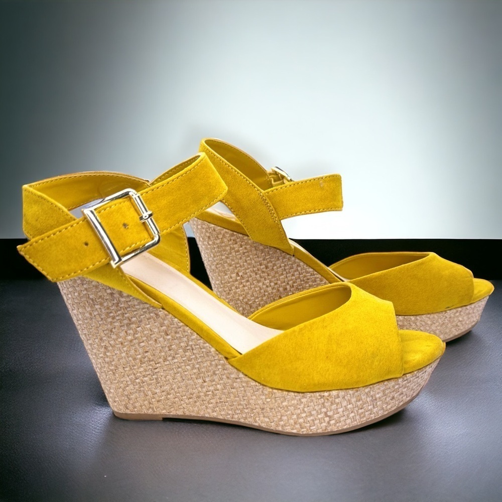 Fergalicious Viola Mustard Yellow Espadrille Wedges Size 8.5